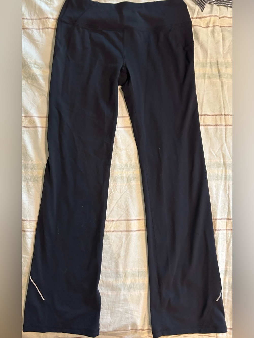 Athleta Black Leggings Wide Leg/Bootcut Reflective Legs zipped Back Pocket EUC